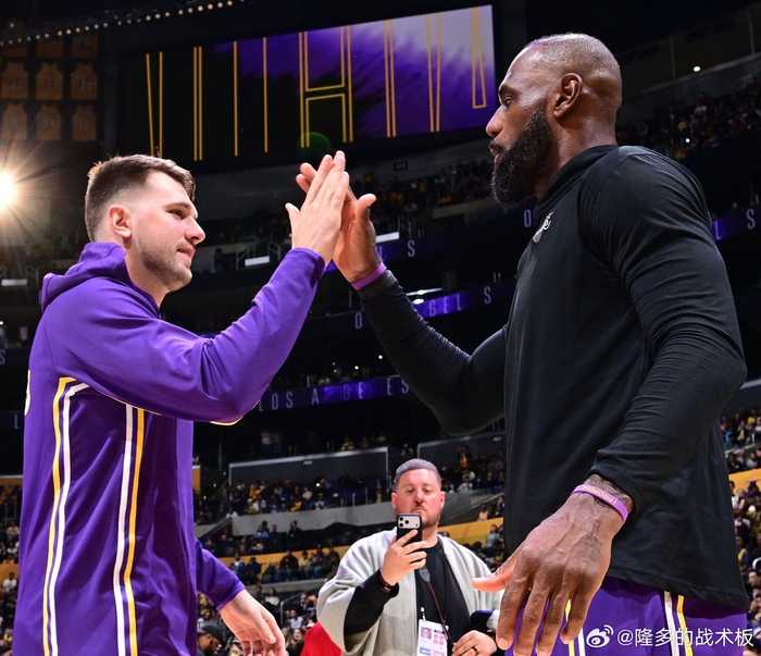 詹姆斯称东契奇无需改变打法，湖人将围绕其调整战术